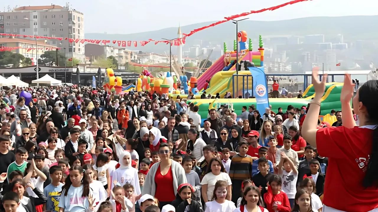 Bursa Gemlik'te çocuklar 23 Nisan'ı neşeyle kutladı