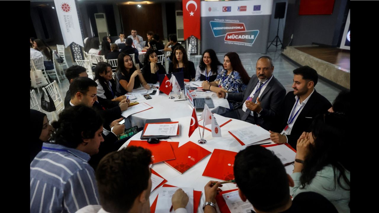 “Dezenformasyon ve Korunma Yolları Mersin Çalıştayı” yapıldı