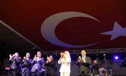 CHP Lideri Özgür Özel, Aydın’da Suavi konserine katıldı