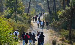 Gençler 8 kilometre yürüdü Türk Bayrağı açtı