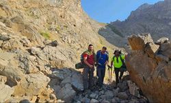 Hakkari’de intiharlara dikkat çekmek için Sümbül Dağı’na tırmandılar