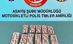 Kontrol amaçlı durdurulan araçtan 885 adet sentetik hap ele geçirildi