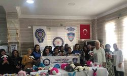 Polis “Amigurami ve Dolgu Bebek” kursunda 30 öğrenciyi eğitti