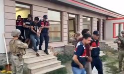 139 yılla aranan mülteciler komandoların şafak operasyonuyla yakalandı