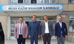 Öğretmen öğrencilerin gözü önünde veli tarafından darp edildi