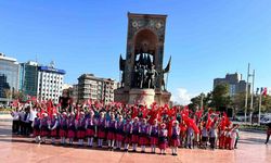 Taksim’de yeni eğitim öğretim yılı nedeniyle tören düzenledi