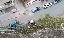 Tarihi kaleye deprem önlemi: Kayaların üzeri çelik ağlarla örülüyor