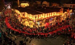 Cumhuriyetin 101’inci yılında binlerce vatandaş fener alayı coşkusu yaşadı