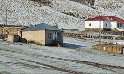 Türkiye’nin en yüksek rakımlı köyü beyaza büründü