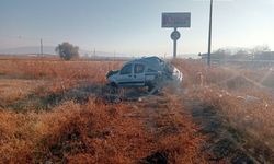 Burdur’da hafif ticari araç takla attı, 21 yaşındaki genç kız yaşamını yitirdi