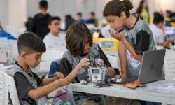 Meslek Lisesi Öğrencileri çevreye duyarlı otonom bir robot geliştirdi