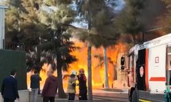 İzmir’in Çiğli ilçesinde bir kimya fabrikasında yangın çıktı. Yangına çok sayıda itfaiye ekibi müdahale ediyor.