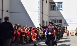 Yunus Timleri’nden ilkokul öğrencilerine nefes kesen gösteri