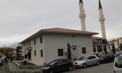 Erzincan Yurdunda kalan gönüllü öğrencilerimiz Camii'de temizlik faaliyeti gerçekleştirdi