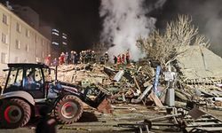 Yıkılan binada Konya MEB AKUB ekibi de destek verdi