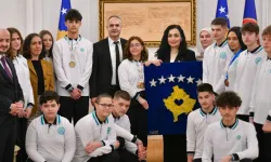 Kosova Cumhurbaşkanı Maarif Okulları Öğrencileri ile Görüştü