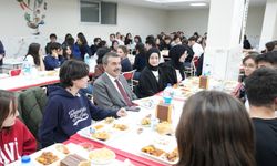 Fen Lisesi öğrencileri ve öğretmenleriyle iftar