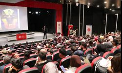 Erzurum’da “Bilişim Çağında Dezenformasyon” konferansı düzenlendi