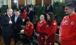Cumhurbaşkanı Erdoğan, gençler ve millî sporcularla bir araya geldi