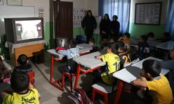 Liseliler, Hacivat ve Karagöz'ü Köy Çocuklarıyla Buluşturuyor