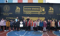 Gezen Sinema yüzlerce durağın heyecanı oldu... Sinemanın rotası Başkent'ten Doğu'ya oldu