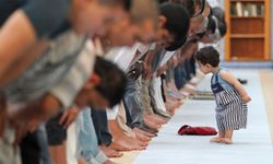 Çocuklarımızın camideki neşesi sünnetin bir parçasıdır