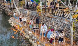 Öğrenciler Tarihî Mekânları ve Doğal Güzellikleri Yerinde Resmediyor