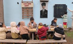 Ana Sınıfı Öğretmeni, Okulun Atıl Bahçesini Açık Hava Sınıfına Dönüştürdü