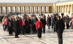 Türkiye Kamu-Sen Kadın Komisyonu Anıtkabir’i ziyaret etti