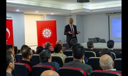 Osmaniye’de “Kadrajda Sanat, Haberde Gerçek” ve “Haberciliğin Yapay Zekâ ile Dönüşümü” eğitimleri düzenlendi