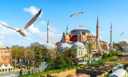 Ayasofya’nın gölgesinde