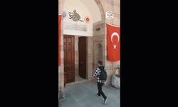 “Bu Bayrak” eseriyle yüreklerden dillere taşıdı