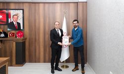 Ökkeş Gül’ün "Uzuntaş Köyünde An" Çalışması ÖğretmenİZ Dergisi’nde Yer Aldı