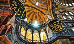 Bazı mekânlar vardır; insanı sadece içine almaz, olduğu hâle de yaklaştırır