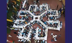 Gine’de Ramazan, sadece bir ibadet değil; sokaklara taşan devasa bir kardeşlik sofrası