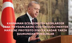 Koca koca adamlar işi gücü bırakmış, çocuk bayramında çocuklardan oluşan mehteran takımına sırtlarını dönüyorlar