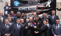 ŞEHİT ÖĞRETMENİMİZİ VE ÖĞRENCİLERİMİZİ ANDIK,BAŞÖĞRETMENİMİZİN ANITINA KARANFİLLER BIRAKTIK