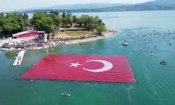 Sapanca Gölü’nde bir nazlı hilâl...