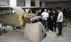 Uçaklar Üzerinde Uygulamalı Eğitim Alan Öğrenciler, Havacılık Sektörüne Hazırlanıyor