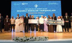 "DİN, AHLAK VE DEĞER ALANI SEÇMELİ DERSLER YARIŞMALARI TÜRKİYE FİNALİ"NİN ÖDÜL TÖRENİ DÜZENLENDİ
