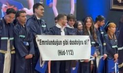 Ayet yazılı pankart kapatıldı Üniversite açıklama yaptı