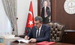 Yusuf Tekin'den Öğretmenlere, "İyi ki varsınız" mesajı