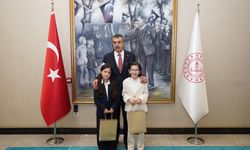 MİNİK MÜZİSYENLERDEN BAKAN TEKİN'E ZİYARET