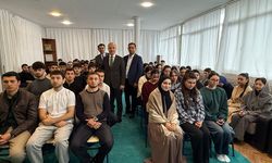 Özvar, Tiflis’te uluslararası öğrencilerle buluştu