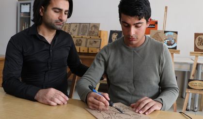 Ahşap Yakma Sanatıyla Yeteneğini Görünür Kıldı