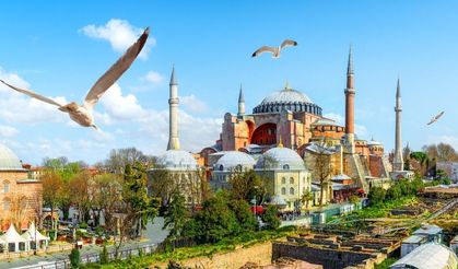 Ayasofya’nın gölgesinde