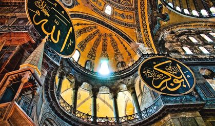 Bazı mekânlar vardır; insanı sadece içine almaz, olduğu hâle de yaklaştırır