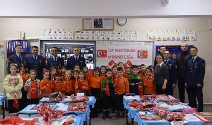 Mehmetçik okullarda