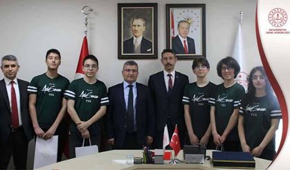 Prof. Dr. Aziz Sancar Fen Lisesi'nin stratejik projelerini yürüten öğrenciler