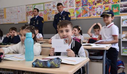 İlk mektup elden ele, vatan sevgisi kalpten kalbe…